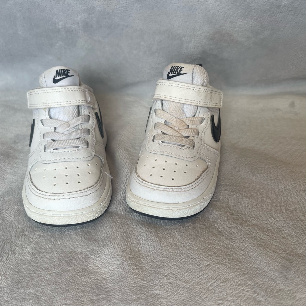 Nike court borough sneakers. Little boy size 6c
